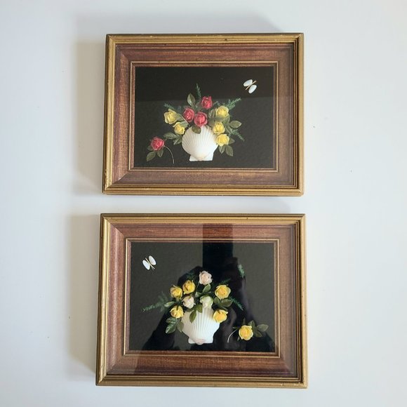 Set of 2 vintage 3 D floral design picture with shells. - Picture 1 of 11